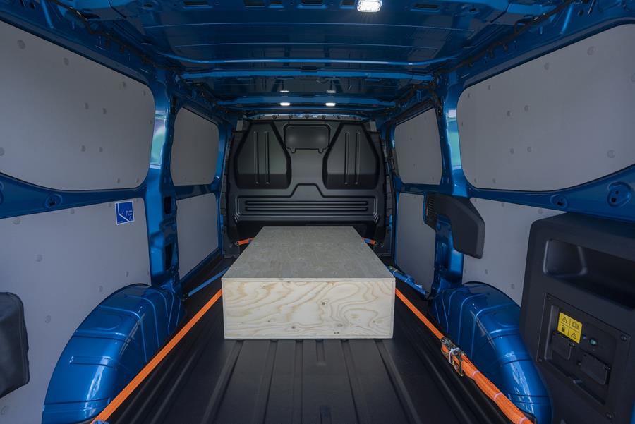 E-Transit_Custom_Sport_086